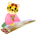 女の子の虎のキャラクターがお琴を弾く様子のイラスト